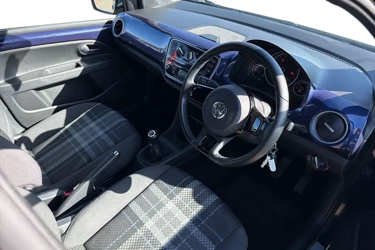 Begagnad VW up! CLUB 75 HK (55 kW) 2016 Blå Halvkombi