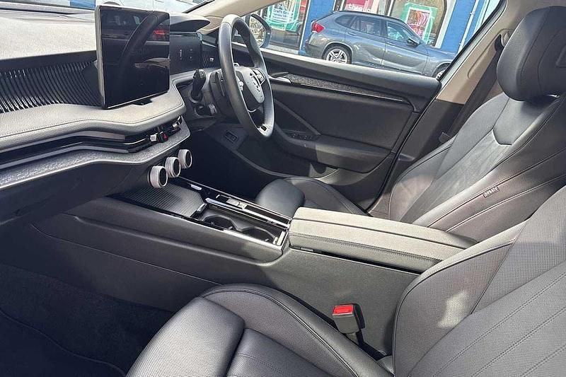 Used Skoda Superb SE L 150 HP (110 kW) 2024 Pebble silver metallic Estate