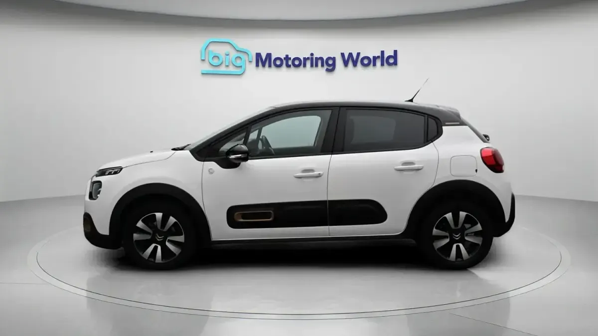 Used Citroën C3 PureTech 83 HP (61 kW) 2023 White Hatchback