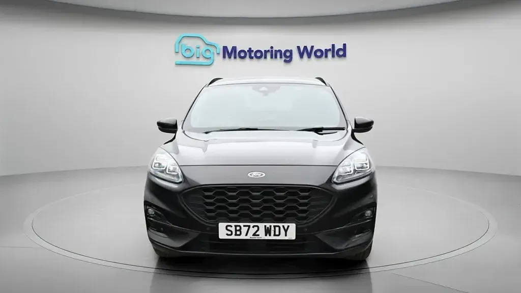 Second-hand Ford Kuga ST-Line 150 CP (110 kW) 2023 Negru SUV