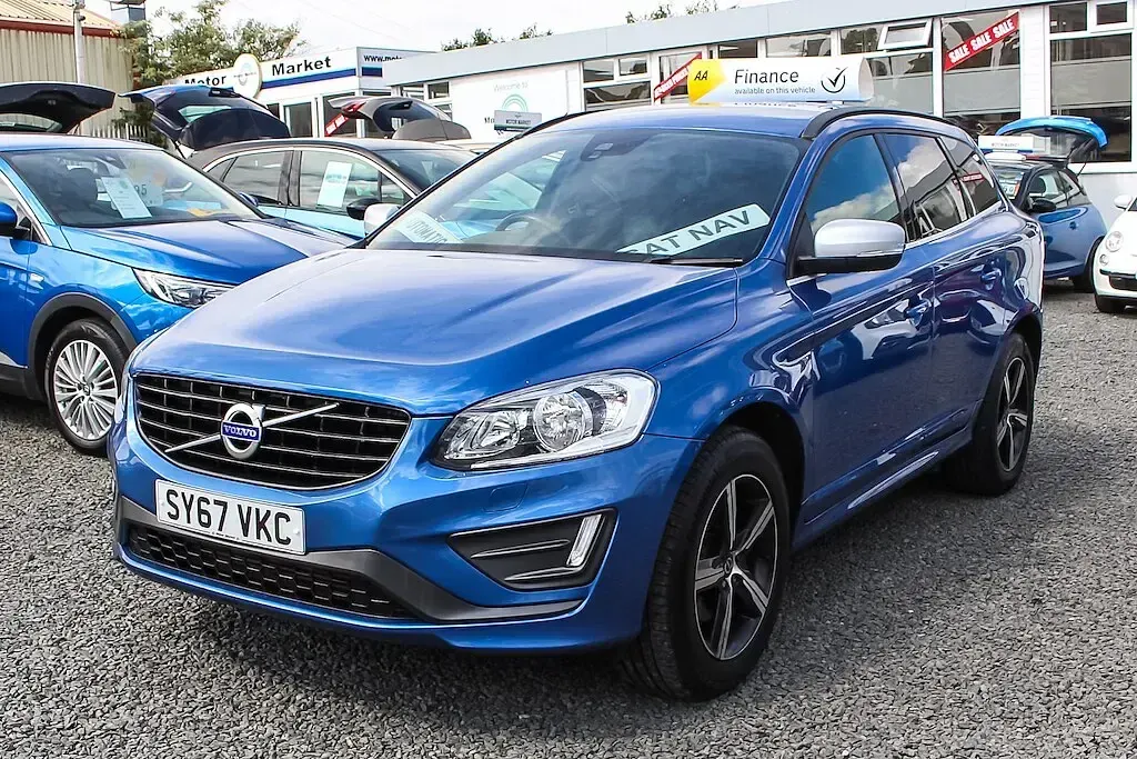 Used Volvo XC60 R-Design 220 HP (161 kW) 2017 Blue SUV