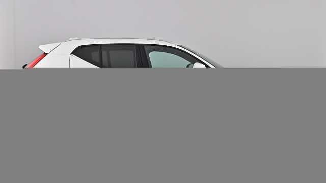 Used Volvo XC40 Ultra 163 HP (119 kW) 2025 Crystal white SUV