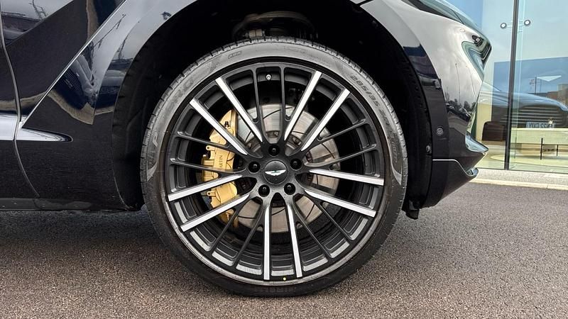 Used Aston Martin DBX 550 HP (404 kW) 2022 Black SUV