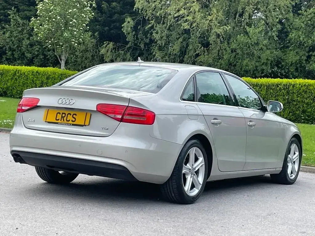 Usado Audi A4 Design 143 CV (105 kW) 2012 Plateado Berlina