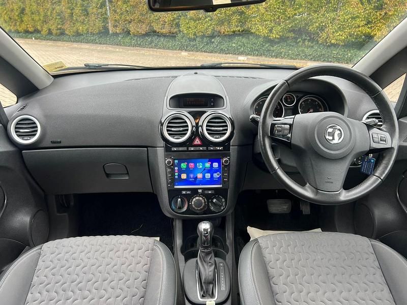 Used Vauxhall Corsa 100 HP (73 kW) 2013 White Hatchback