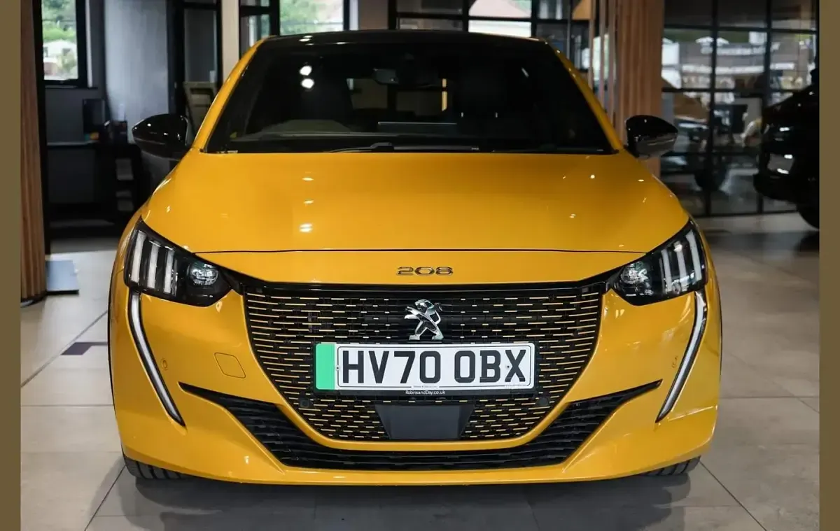 Used Peugeot e-208 GT 100 kW (136 HP) 2021 Yellow Hatchback