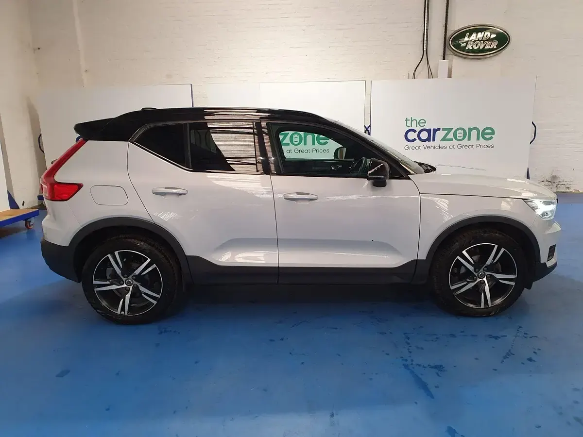 Used Volvo XC40 R-Design 163 HP (119 kW) 2022 Silver SUV