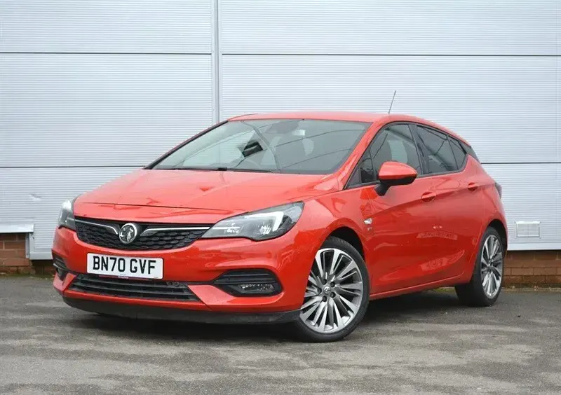 Used Vauxhall Astra SRi 122 HP (89 kW) 2020 Power red Hatchback