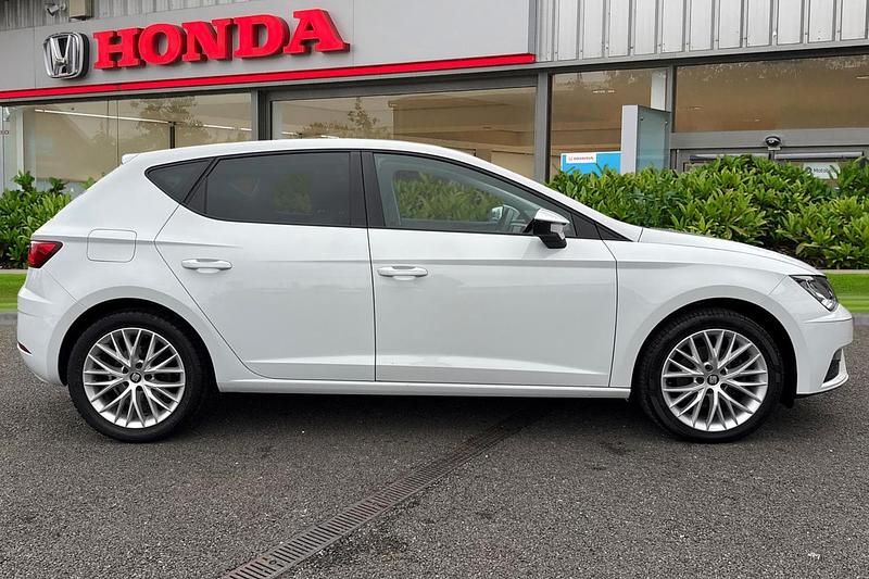 Used Seat Leon SE Dynamic 2020 White Hatchback