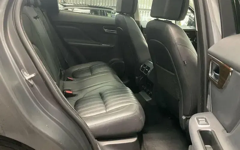 Usado Jaguar F-Pace Portfolio 241 HP (177 kW) 2020 SUV
