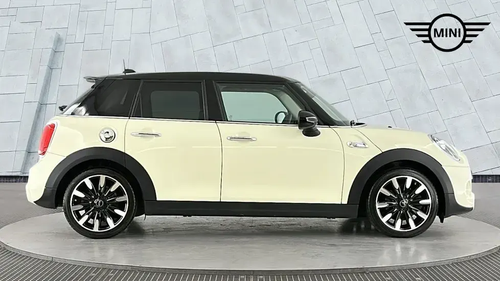 Used Mini Cooper S Exclusive 189 HP (139 kW) 2019 White Hatchback