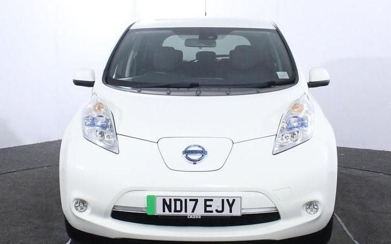 Used Nissan Leaf Tekna 80 kW (109 HP) 2017 White Hatchback