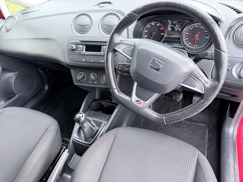 Usado Seat Ibiza FR 2014 Vermelho Citadino