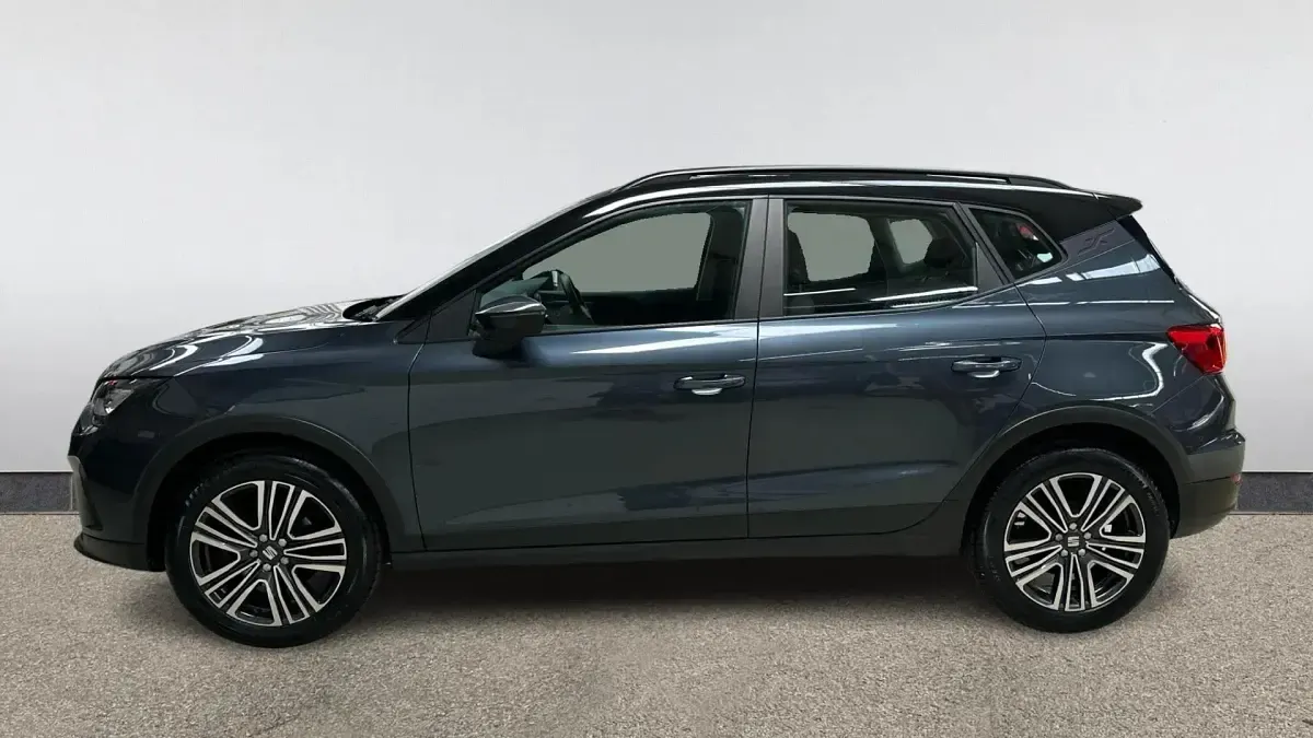 Begagnad Seat Arona SE 95 HK (69 kW) 2023 Grå SUV