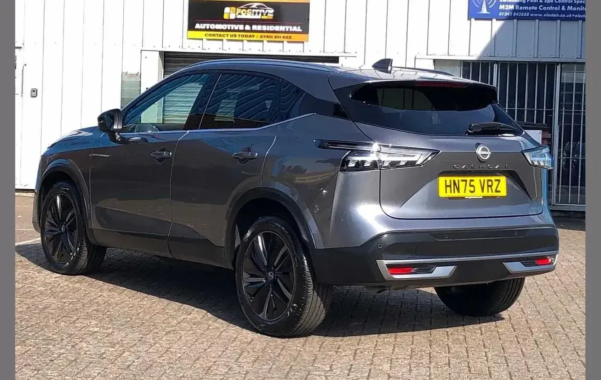 Used Nissan Qashqai Tekna 155 HP (114 kW) 2025 Grey SUV