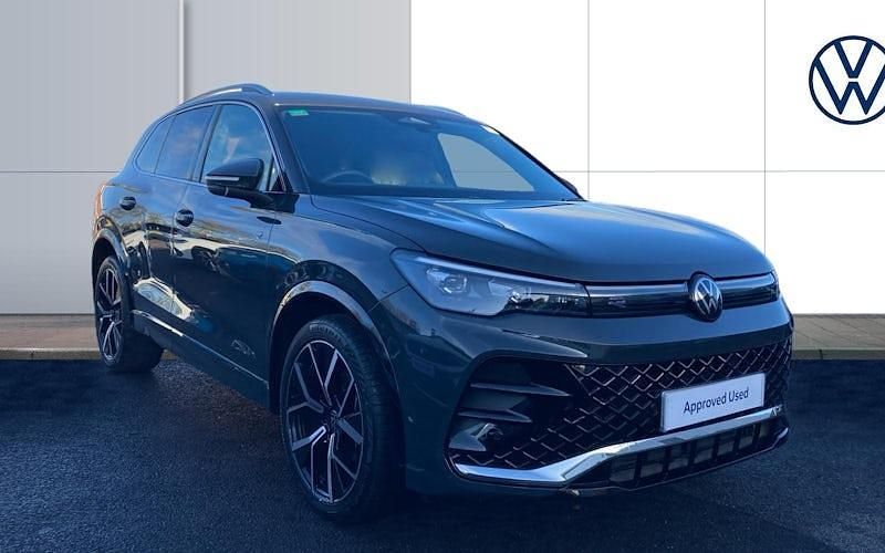 Used 2025 VW Tiguan R-line SUV | £31,378 (A bit pricey) - Image 1/4