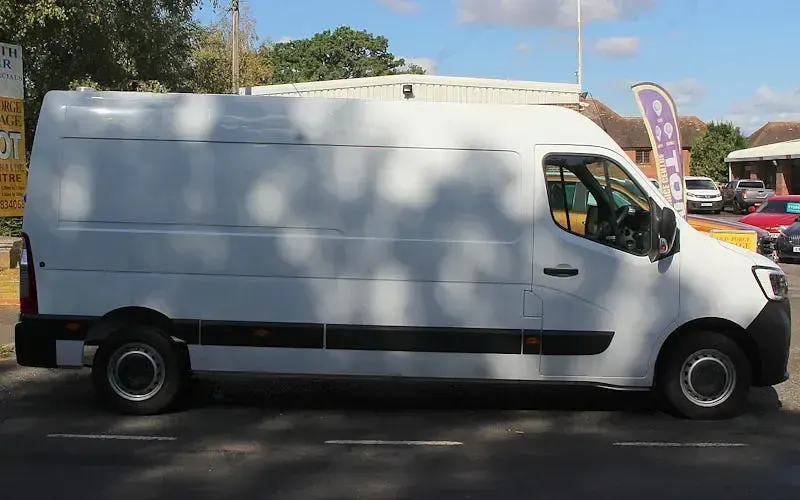 Used Renault Master 135 HP (99 kW) 2023 White MPV