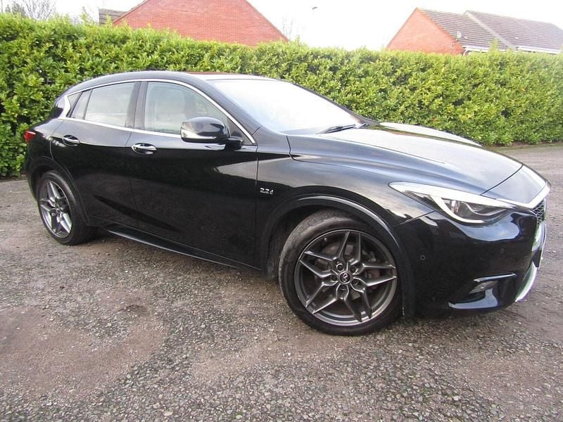 Black Used 2016 Infiniti Q30 Premium Hatchback | £8,327 (Fair price) - Image 1/4