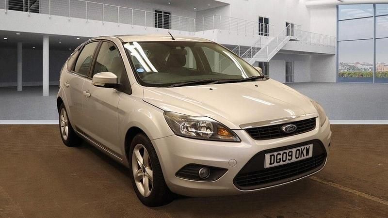 Silver Used 2009 Ford Focus Zetec Hatchback | £2,490 (Fair price) - Image 1/4
