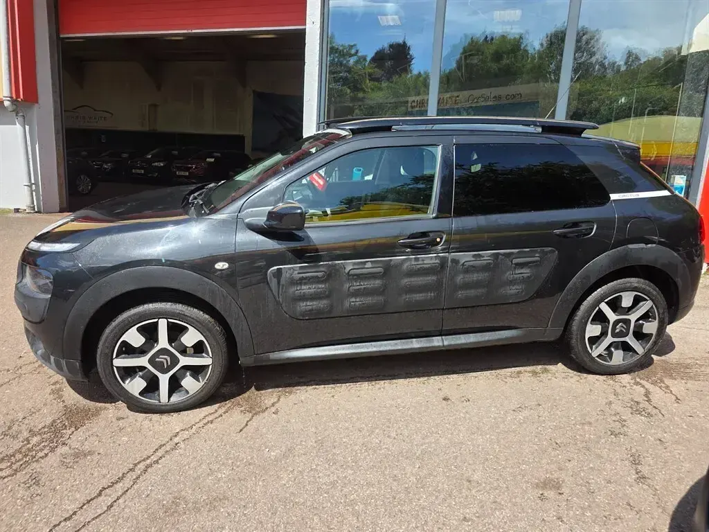 Used Citroën C4 Cactus Flair 98 HP (72 kW) 2018 Black Hatchback