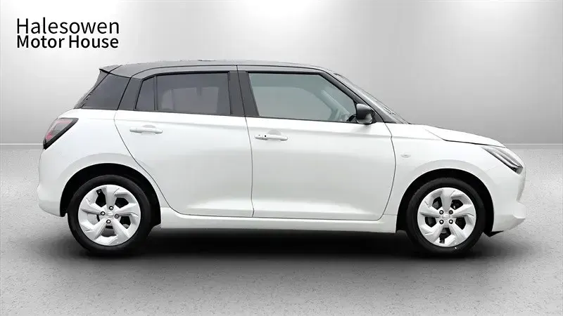 Begagnad Suzuki Swift 82 HK (60 kW) 2024 Vit Halvkombi