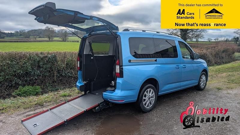 Used Ford Tourneo Connect Titanium 122 HP (89 kW) 2024 Blue MPV
