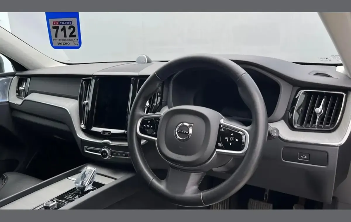 Used Volvo XC60 Ultra 247 HP (181 kW) 2025 Silver SUV