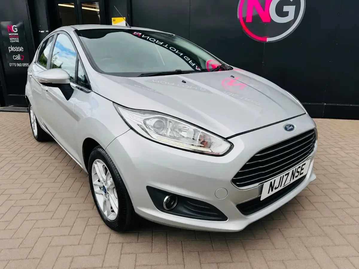Used Ford Fiesta Zetec 82 HP (60 kW) 2017 Silver Hatchback