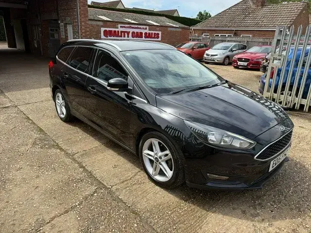 Used Ford Focus Zetec 120 HP (88 kW) 2015 Black Estate