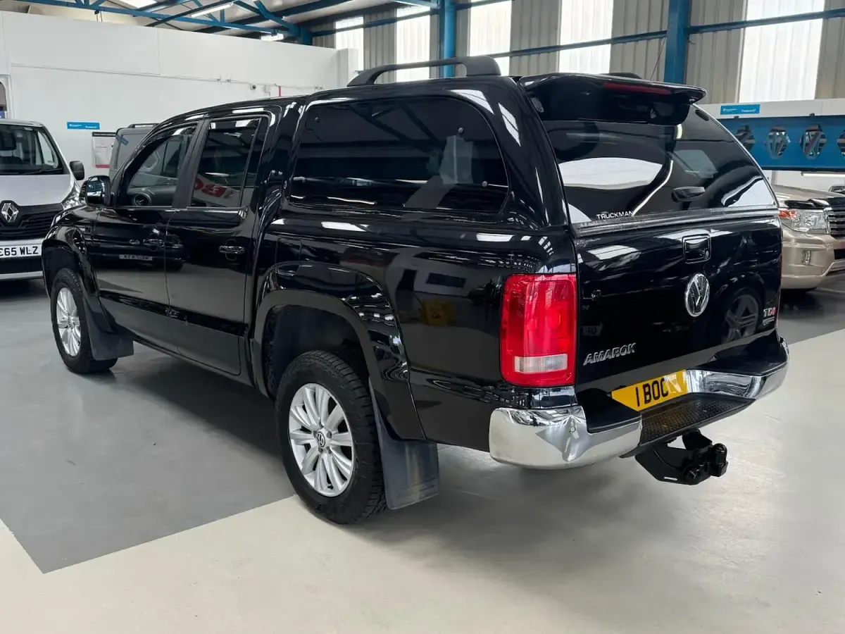 Used VW Amarok Highline 180 HP (132 kW) 2015 Black Pickup