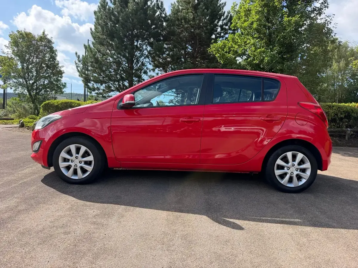 Used Hyundai i20 Active 84 HP (61 kW) 2014 Red Hatchback
