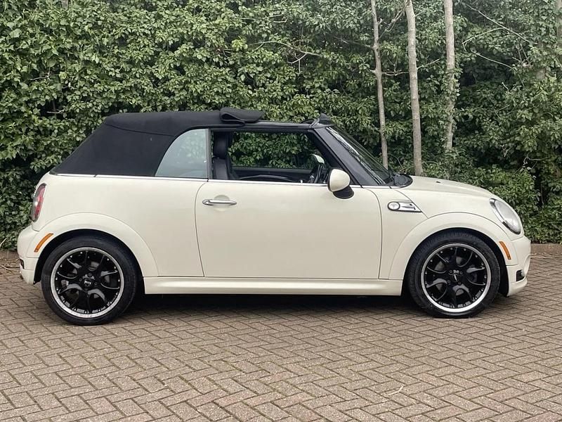 Używany Mini Cooper Cabriolet 2010 Biały Kabriolet