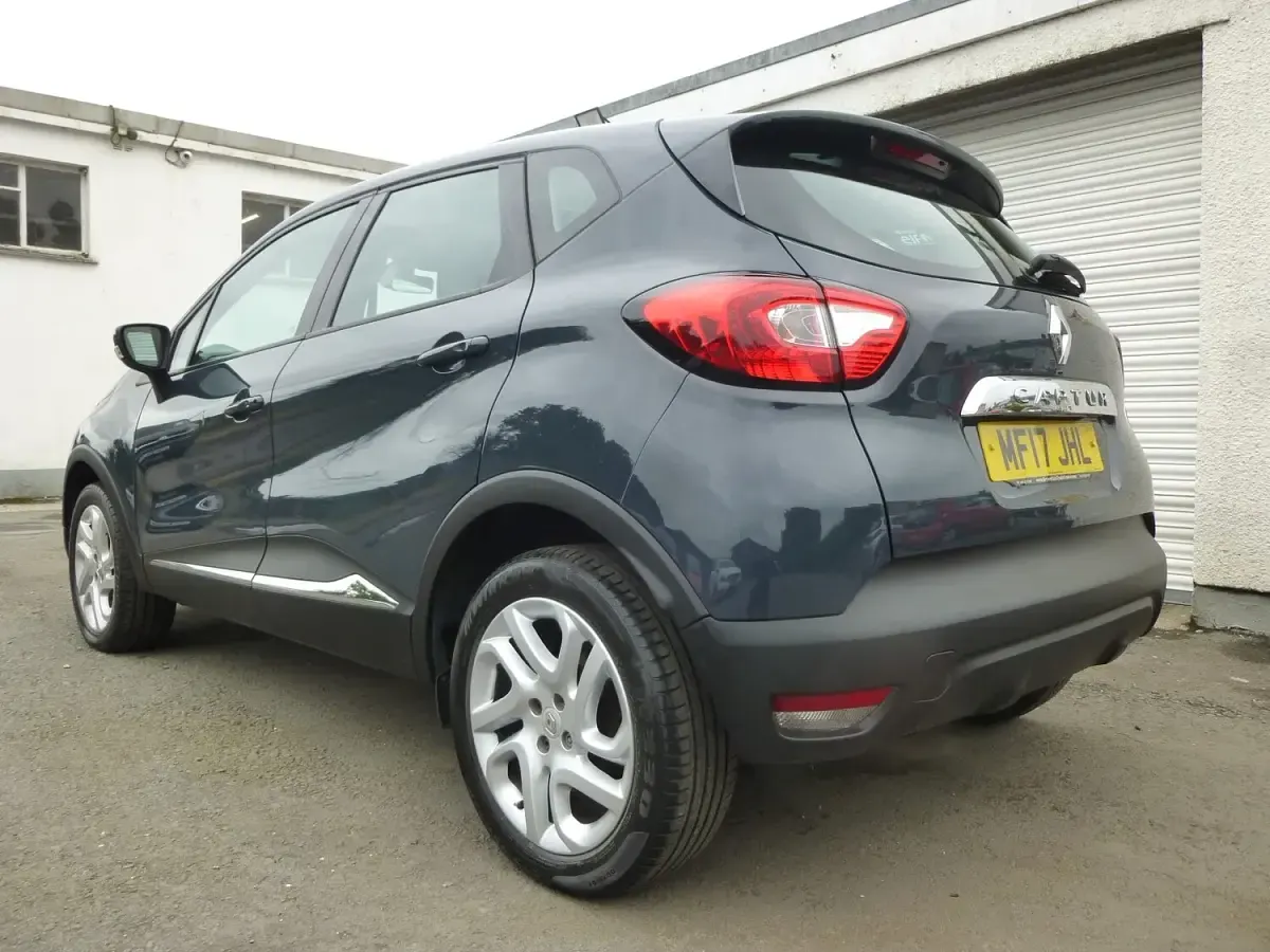 Used Renault Captur Dynamique 90 HP (66 kW) 2017 Blue SUV