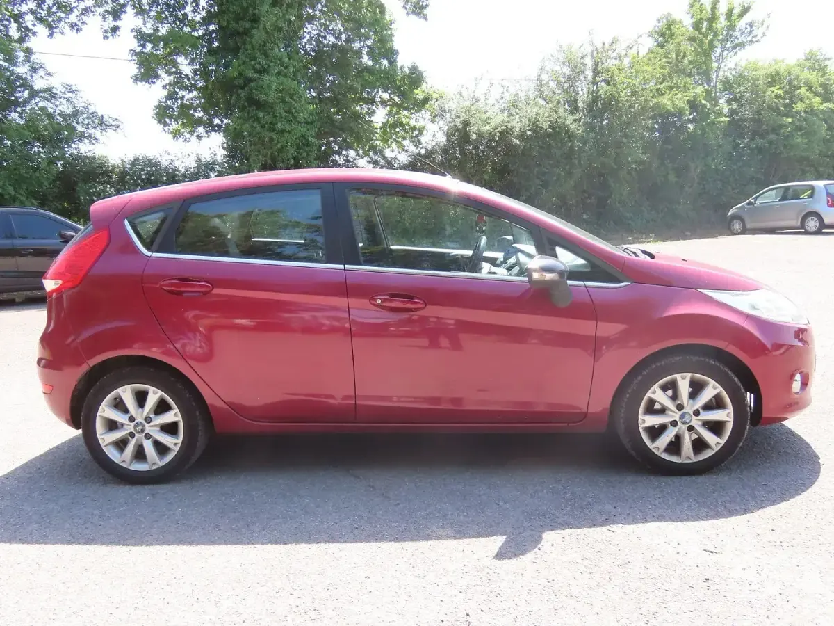 Usado Ford Fiesta Zetec 2010 Vermelho Citadino