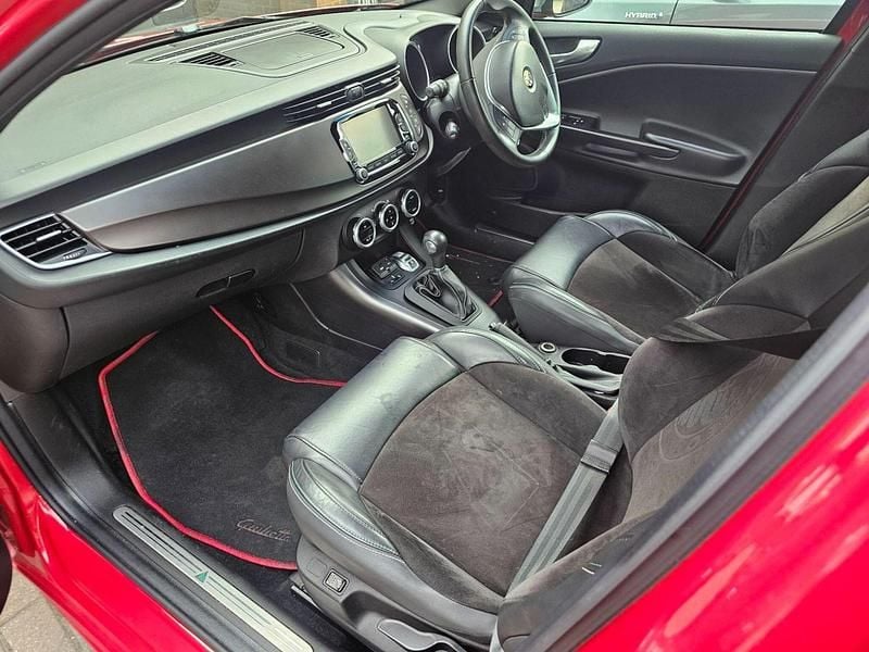Used Alfa Romeo Giulietta 170 HP (125 kW) 2014 Red Hatchback