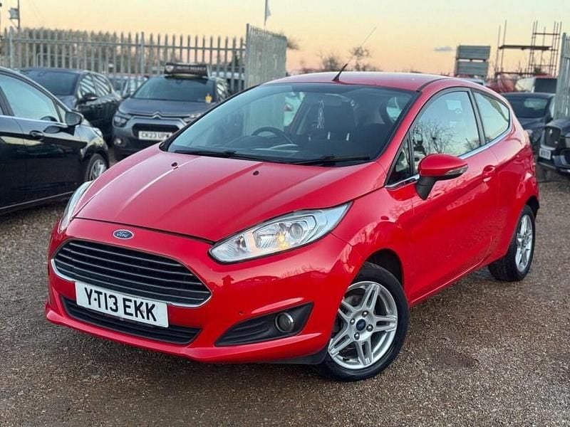 Used Ford Fiesta Zetec 82 HP (60 kW) 2013 Red Hatchback