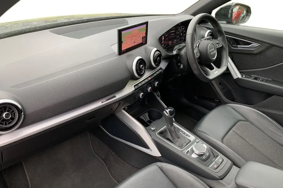 Used Audi Q2 Black Edition 150 HP (110 kW) 2024 Blue SUV