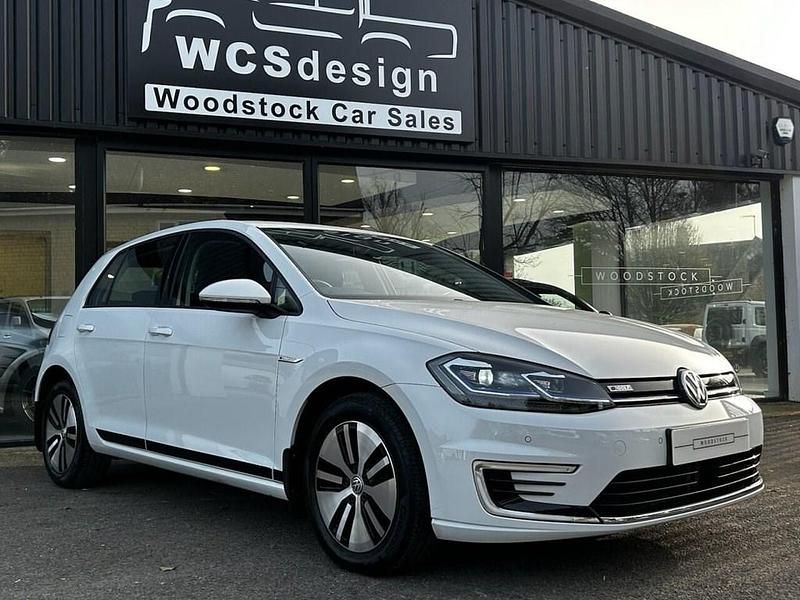 Begagnad VW e-Golf 100 kW (136 HK) 2019 Vit Halvkombi