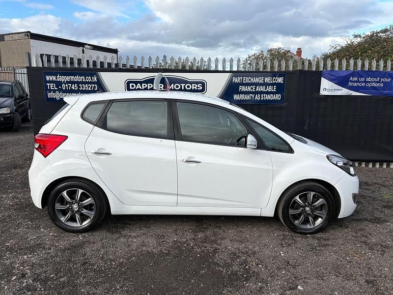Used Hyundai ix20 SE 115 HP (84 kW) 2017 White Hatchback