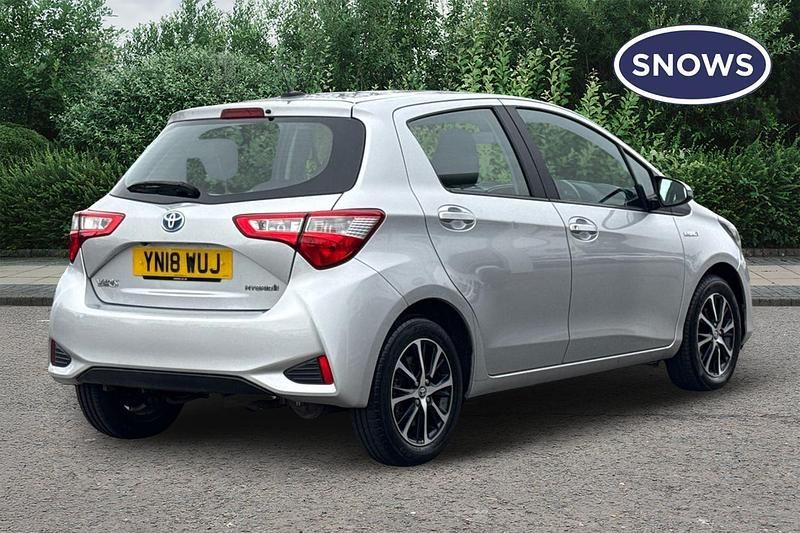 Used Toyota Yaris Hybrid 100 HP (73 kW) 2018 Silver