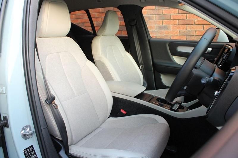 Used Volvo XC40 Momentum 2018 Blue SUV