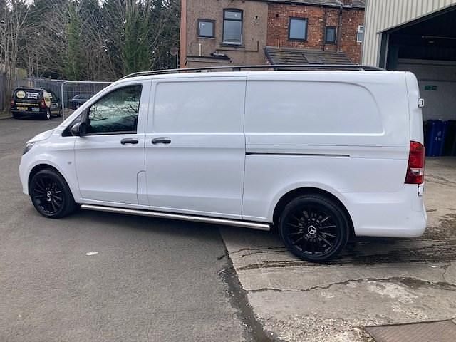 Begagnad Mercedes Vito Premium 2022 Vit Van