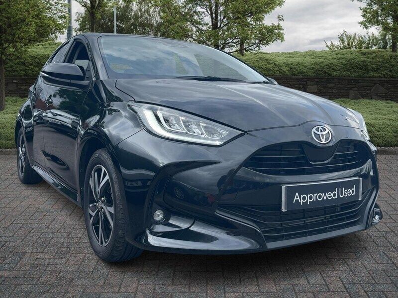 Black Used 2024 Toyota Yaris Hybrid Design Hatchback | £19,995 (Fair price) - Image 1/4