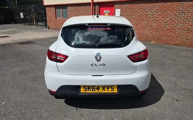 Used Renault Clio Expression 73 HP (53 kW) 2014 White Hatchback