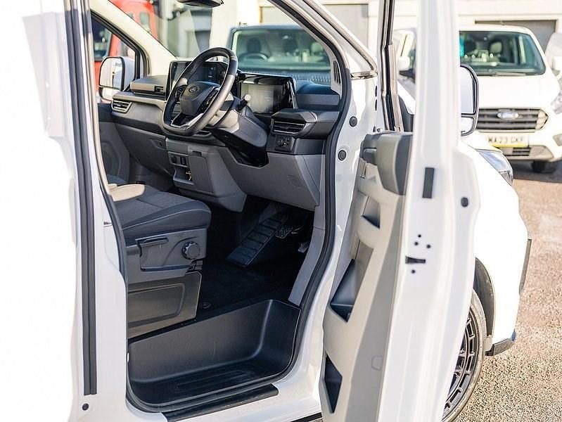 Used Ford Transit Custom Limited 136 HP (100 kW) 2024 White Van