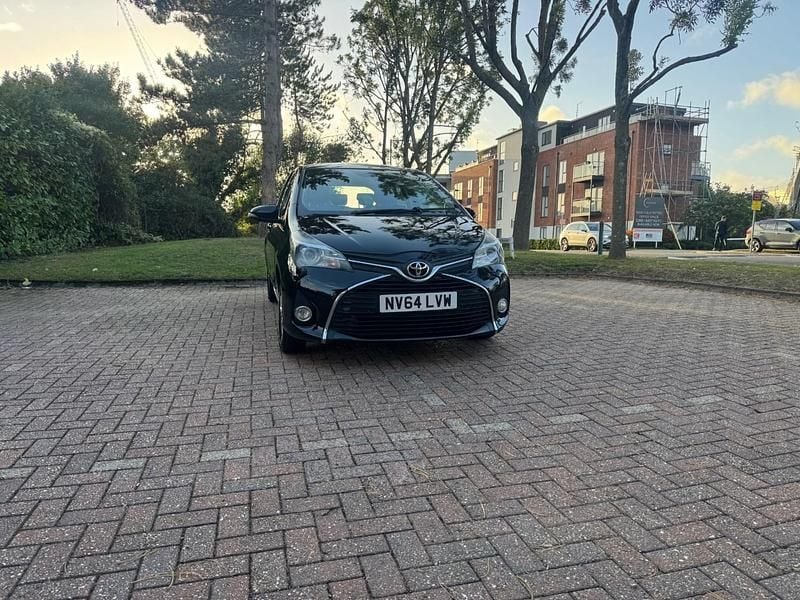 Black Used 2015 Toyota Yaris Hatchback | £3,495 (Super price) - Image 1/4