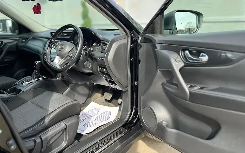 Used Nissan X-Trail N-Connecta 131 HP (96 kW) 2017 Black SUV