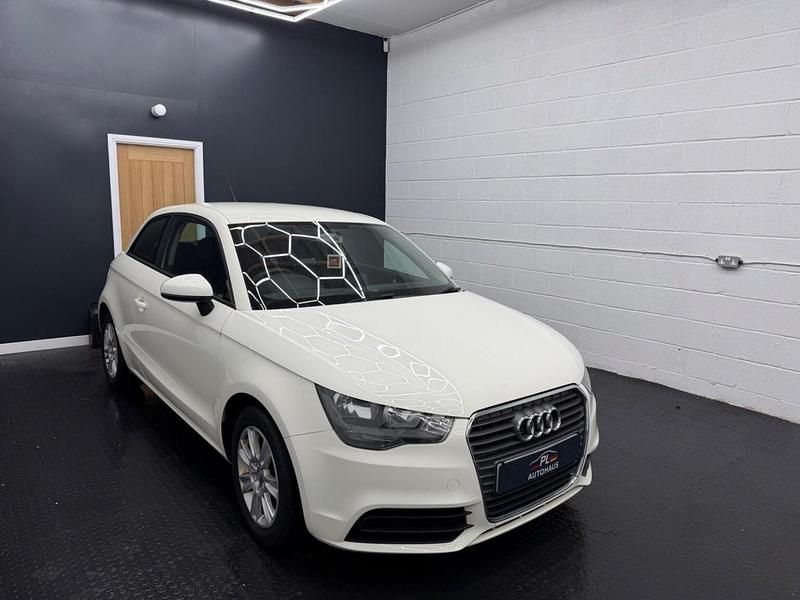 Begagnad Audi A1 Comfort 86 HK (63 kW) 2011 Vit Halvkombi