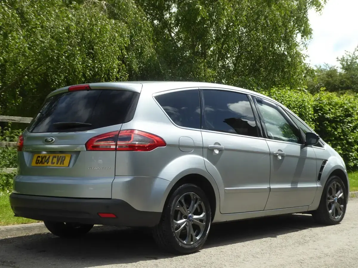 Used Ford S-MAX Titanium 140 HP (102 kW) 2014 Silver MPV