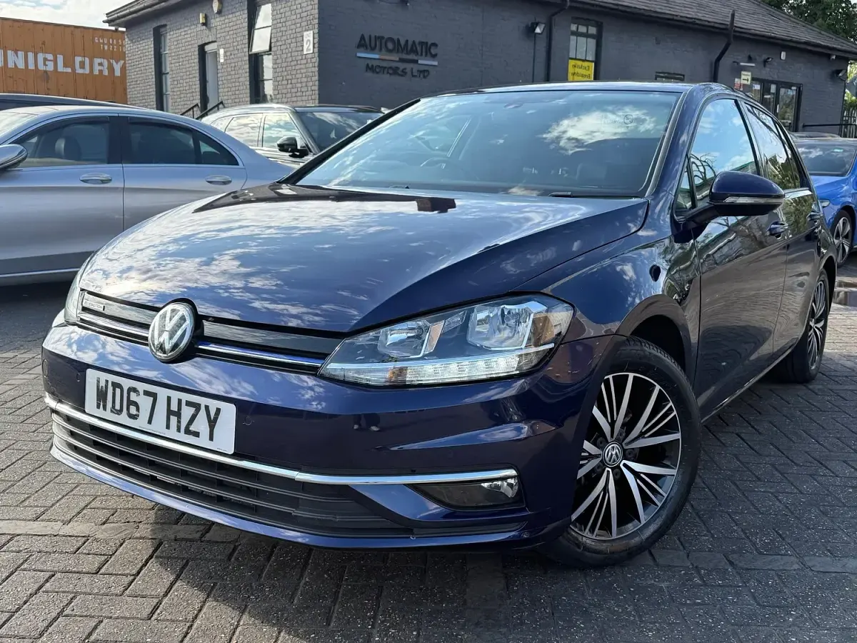 Used VW Golf VII SE 130 HP (95 kW) 2018 Blue Hatchback